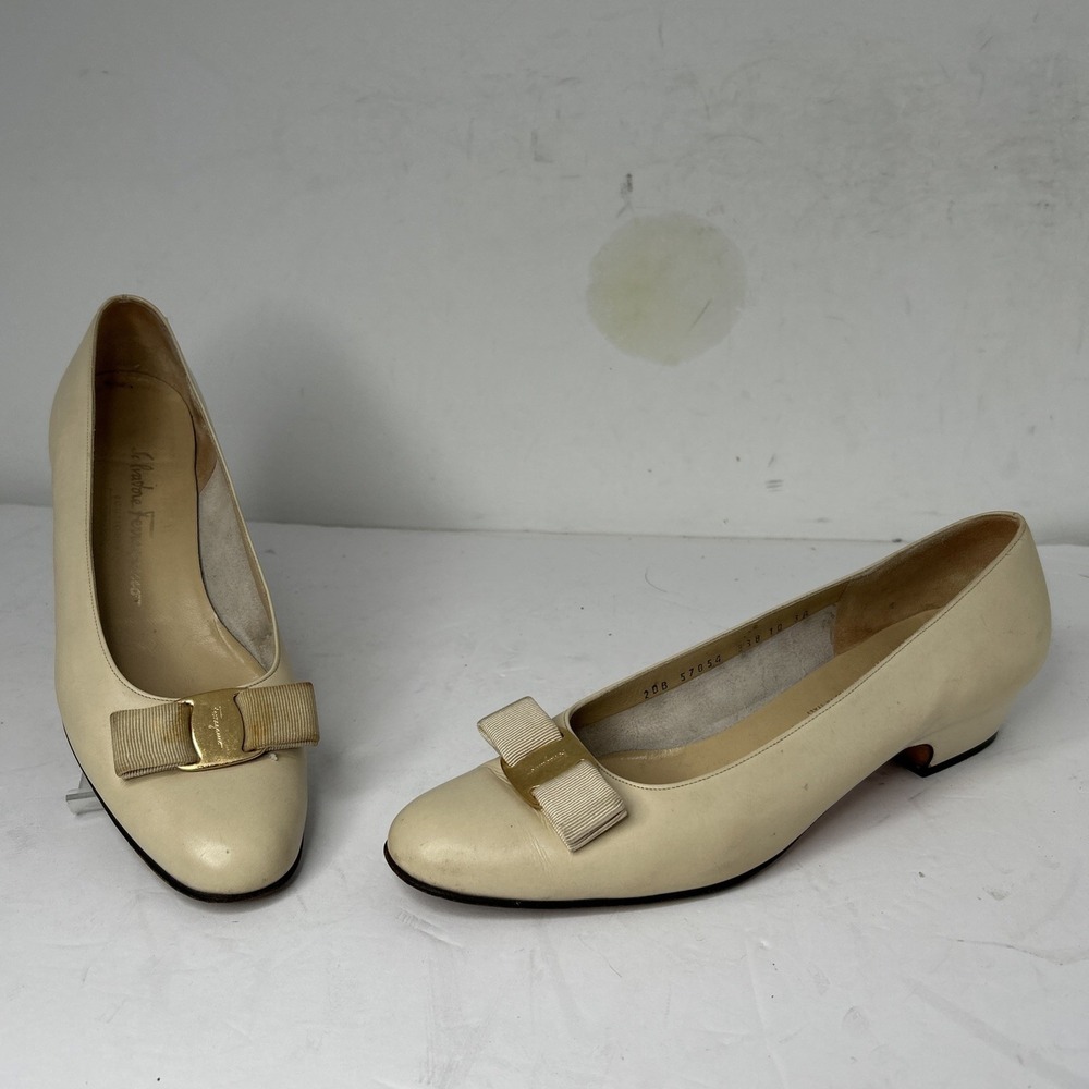 Salvatore Ferragamo Bow Buckle Leather Beige Pump US 10 3A Vintage